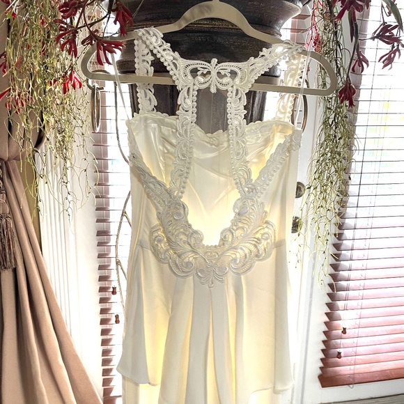 Dress - Picture 6 of 9